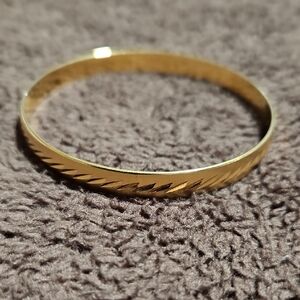 Elegant Gold Bangle Bracelet